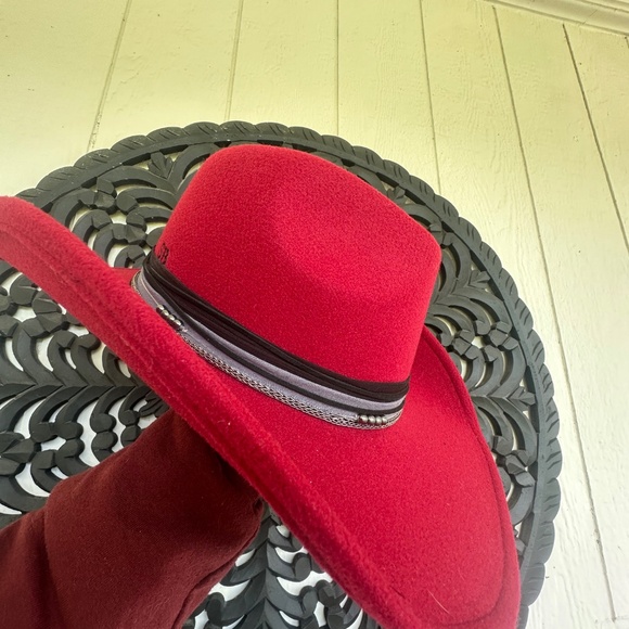 Custom felt cowgirl hat